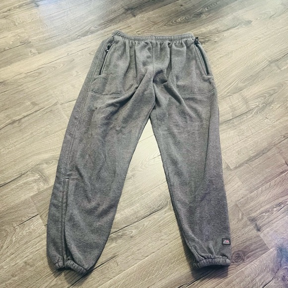 Vintage Outersport Grey Men’s Fleece Joggers Zip Pockets and Zip Ankles Size Med - Picture 1 of 5